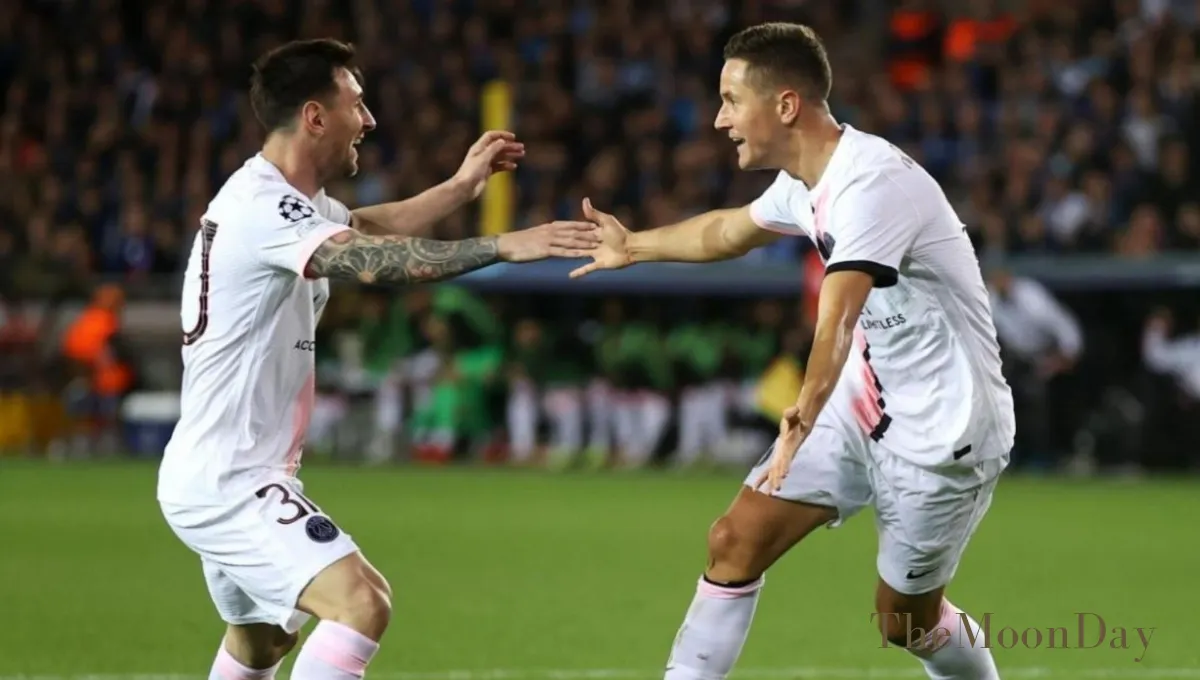 Ander Herrera and Lionel Messi Celebrate Goal 