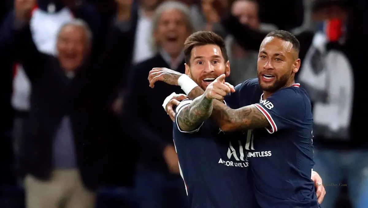 Lionel Messi celebrete first goal with neymar at psg
